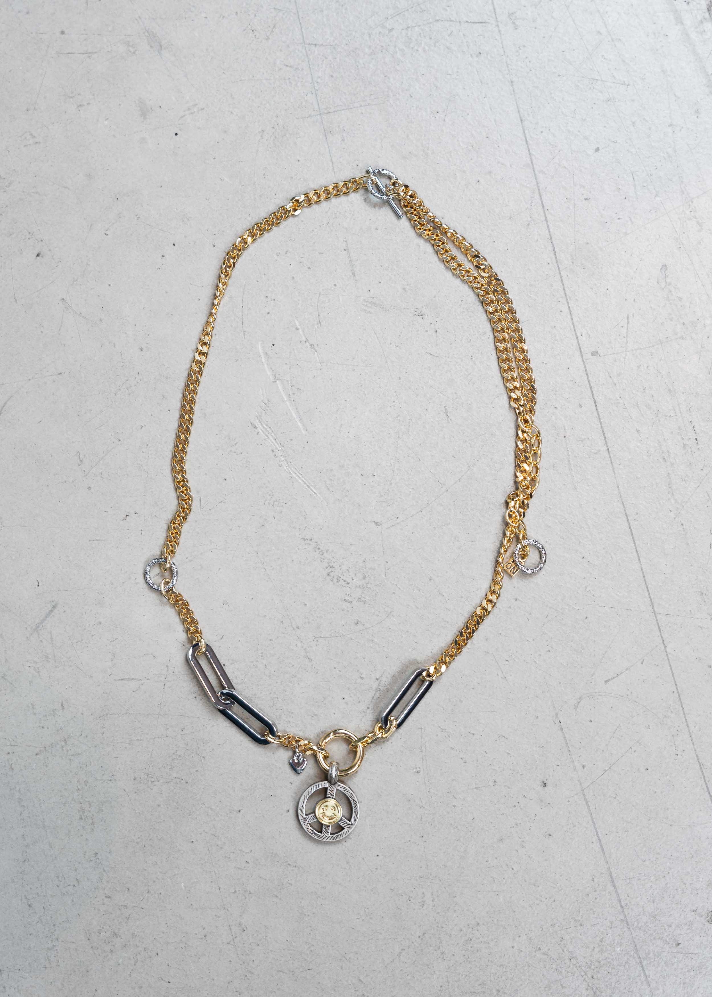 HAPPY CHAIN