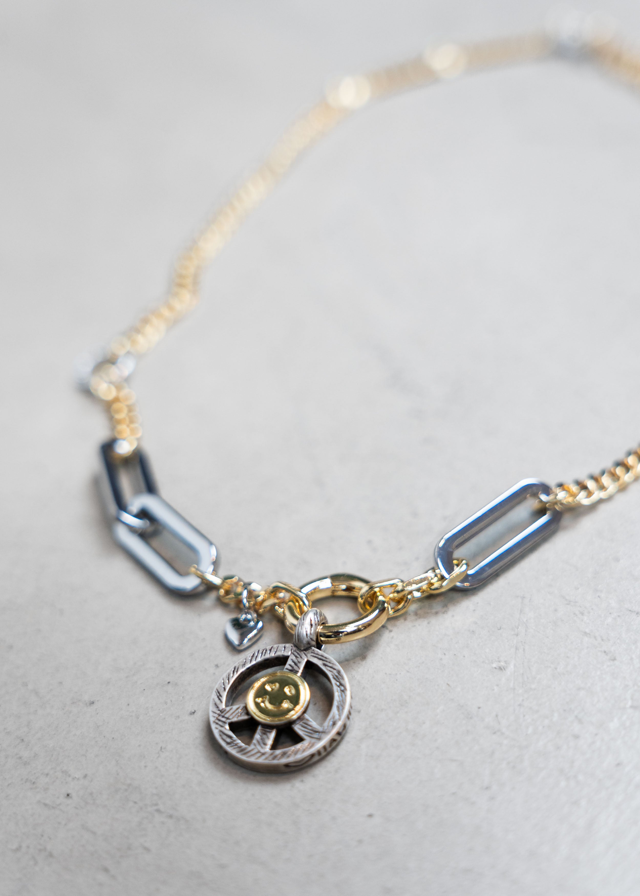 HAPPY CHAIN