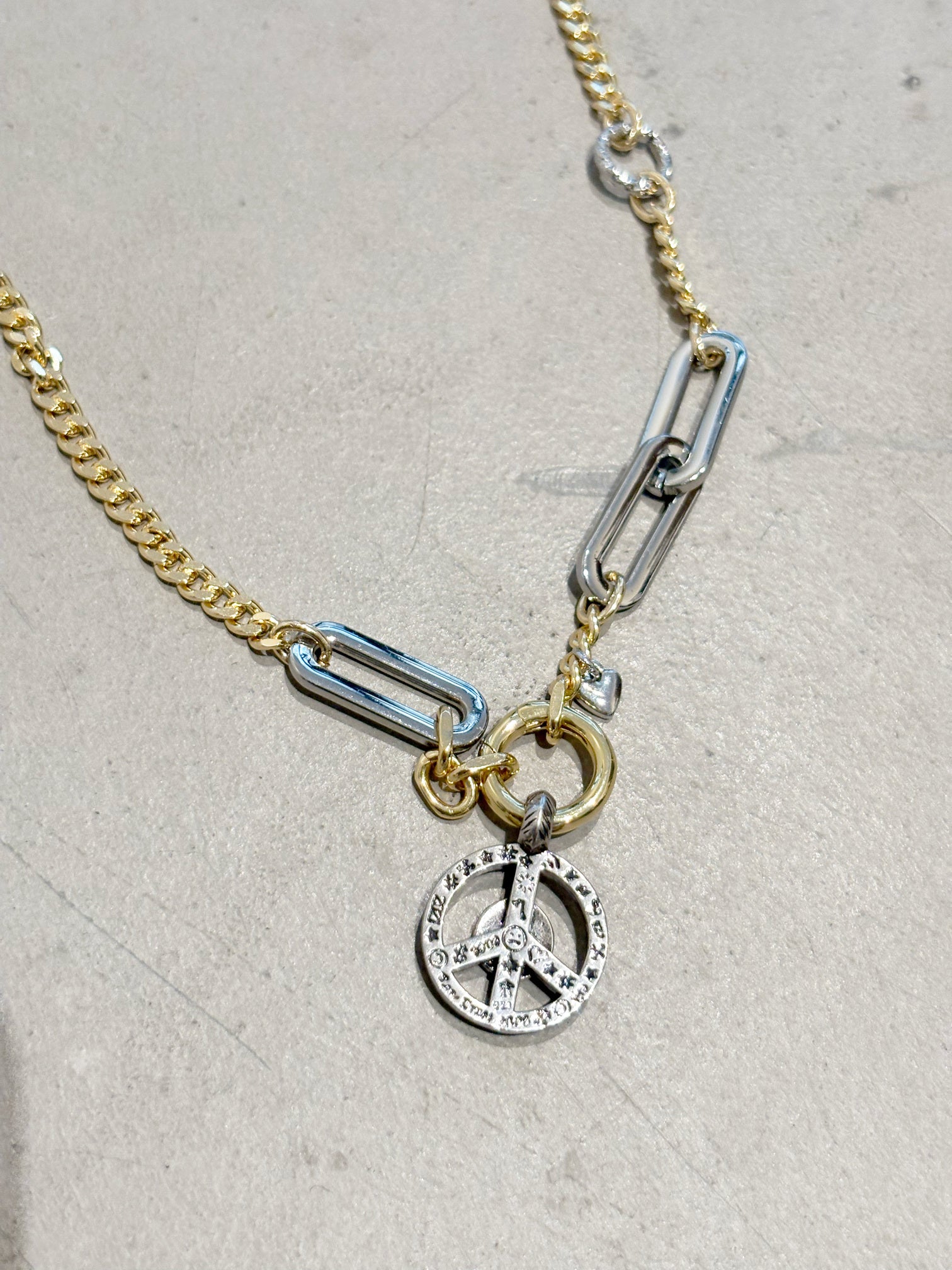 HAPPY SHORT NECKLACE